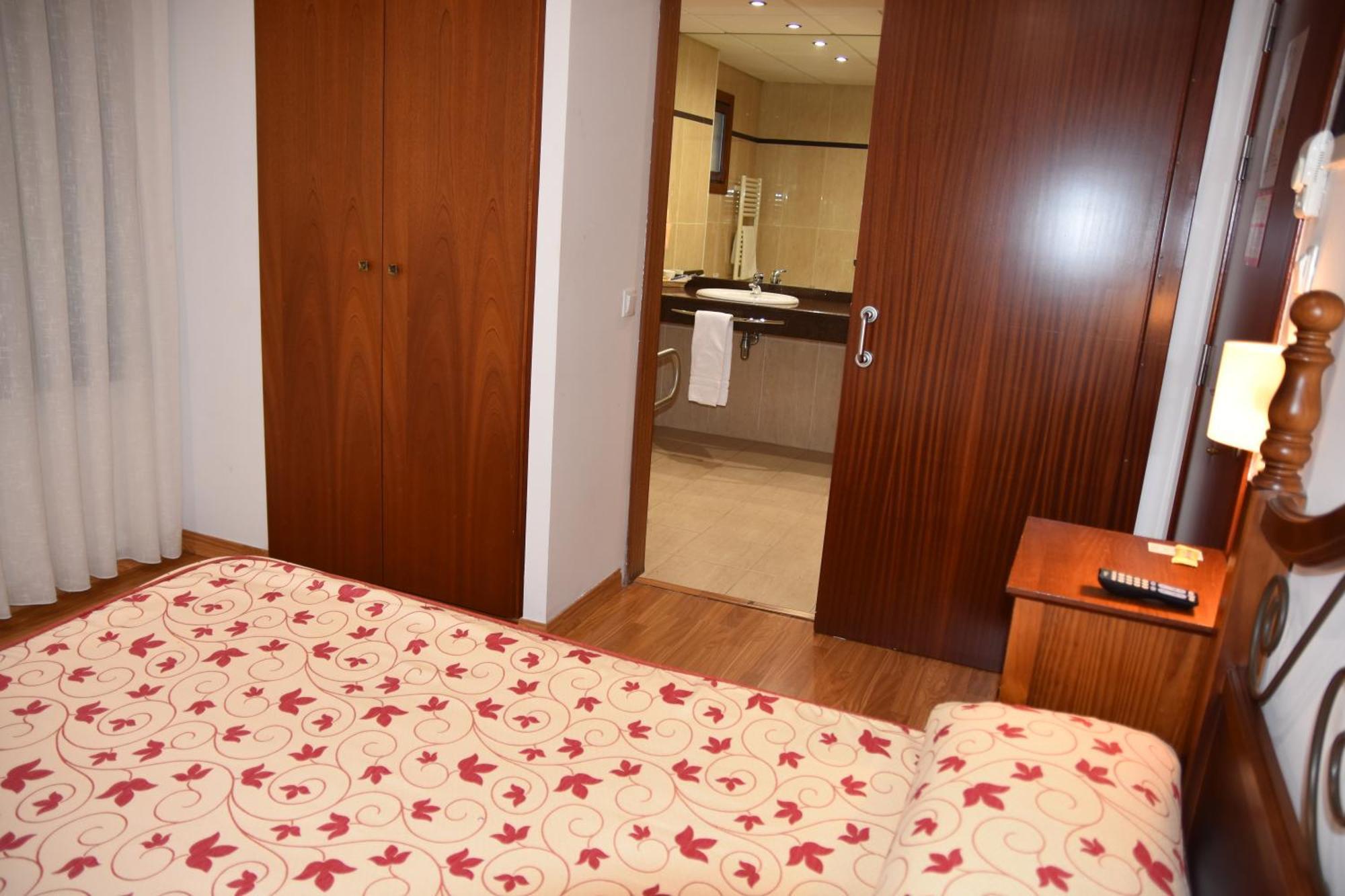 Aparthotel Tres Caminos El Grado Ngoại thất bức ảnh