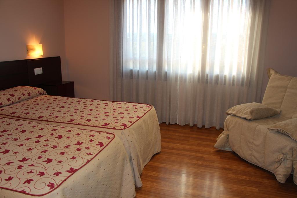 Aparthotel Tres Caminos El Grado Ngoại thất bức ảnh