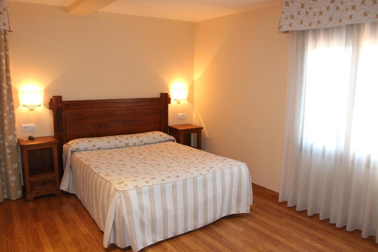 Aparthotel Tres Caminos El Grado Ngoại thất bức ảnh